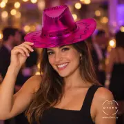 Sombrero cowboy metalizado violeta en modelo adulta